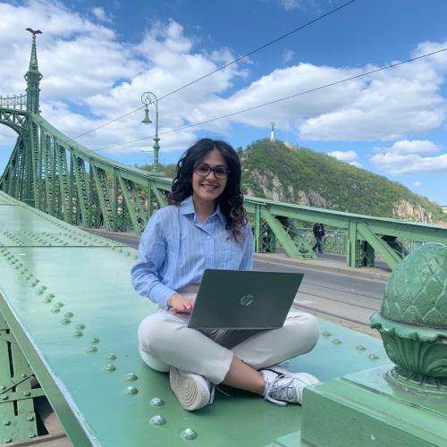 foto blog social media manager liberty bridge
