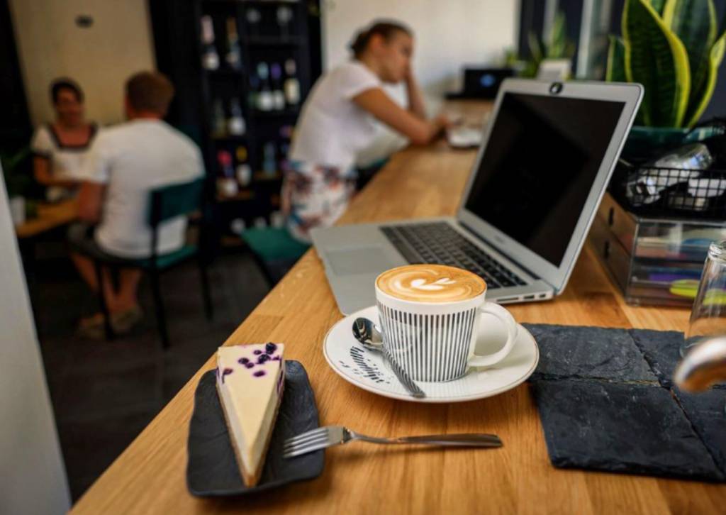 montage budapest caffetteria
