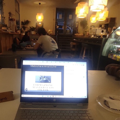 stranger cafè budapest nomadi digitali